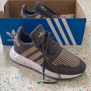 Adidas swift run little kids size 1 athletic shoes